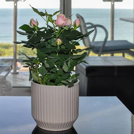 Soho Beach Apartment With Fabulous Sea View And 2 Minutes To The Beach With Free Parking And Netflix Bournemouth Exterior foto