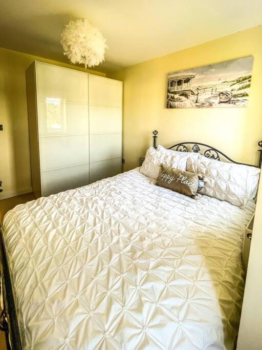 Soho Beach Apartment With Fabulous Sea View And 2 Minutes To The Beach With Free Parking And Netflix Bournemouth Exterior foto