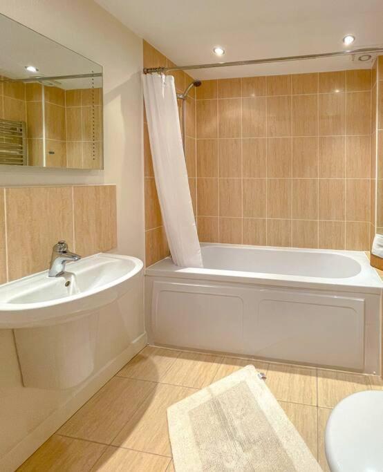 Soho Beach Apartment With Fabulous Sea View And 2 Minutes To The Beach With Free Parking And Netflix Bournemouth Exterior foto