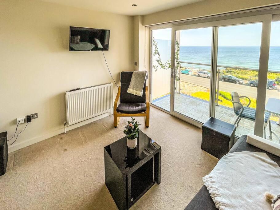 Soho Beach Apartment With Fabulous Sea View And 2 Minutes To The Beach With Free Parking And Netflix Bournemouth Exterior foto
